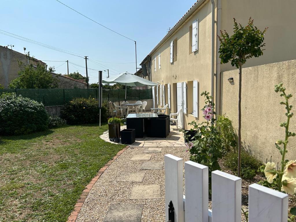 Les Tremieres Villa Le Thou Bagian luar foto