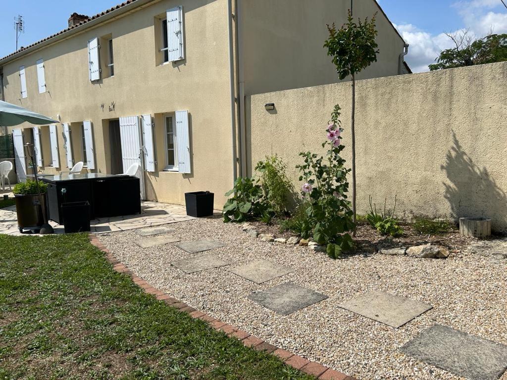 Les Tremieres Villa Le Thou Bagian luar foto