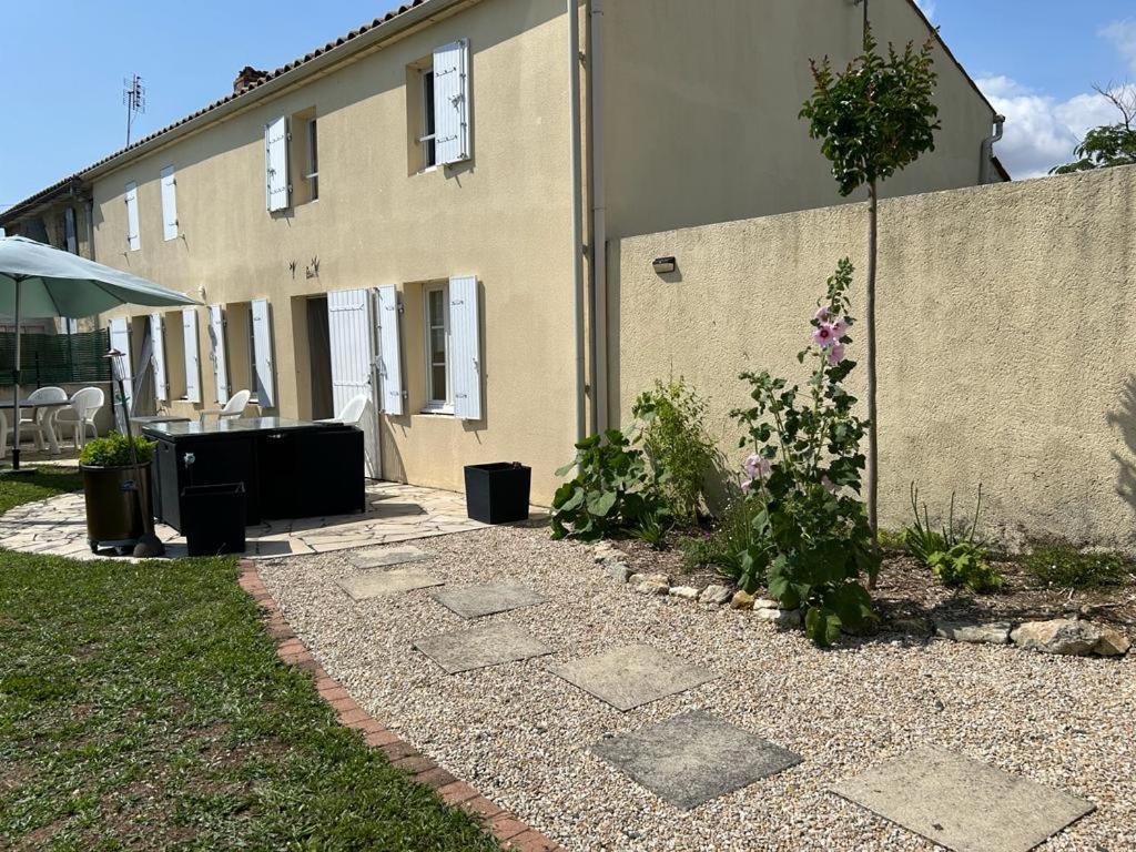 Les Tremieres Villa Le Thou Bagian luar foto