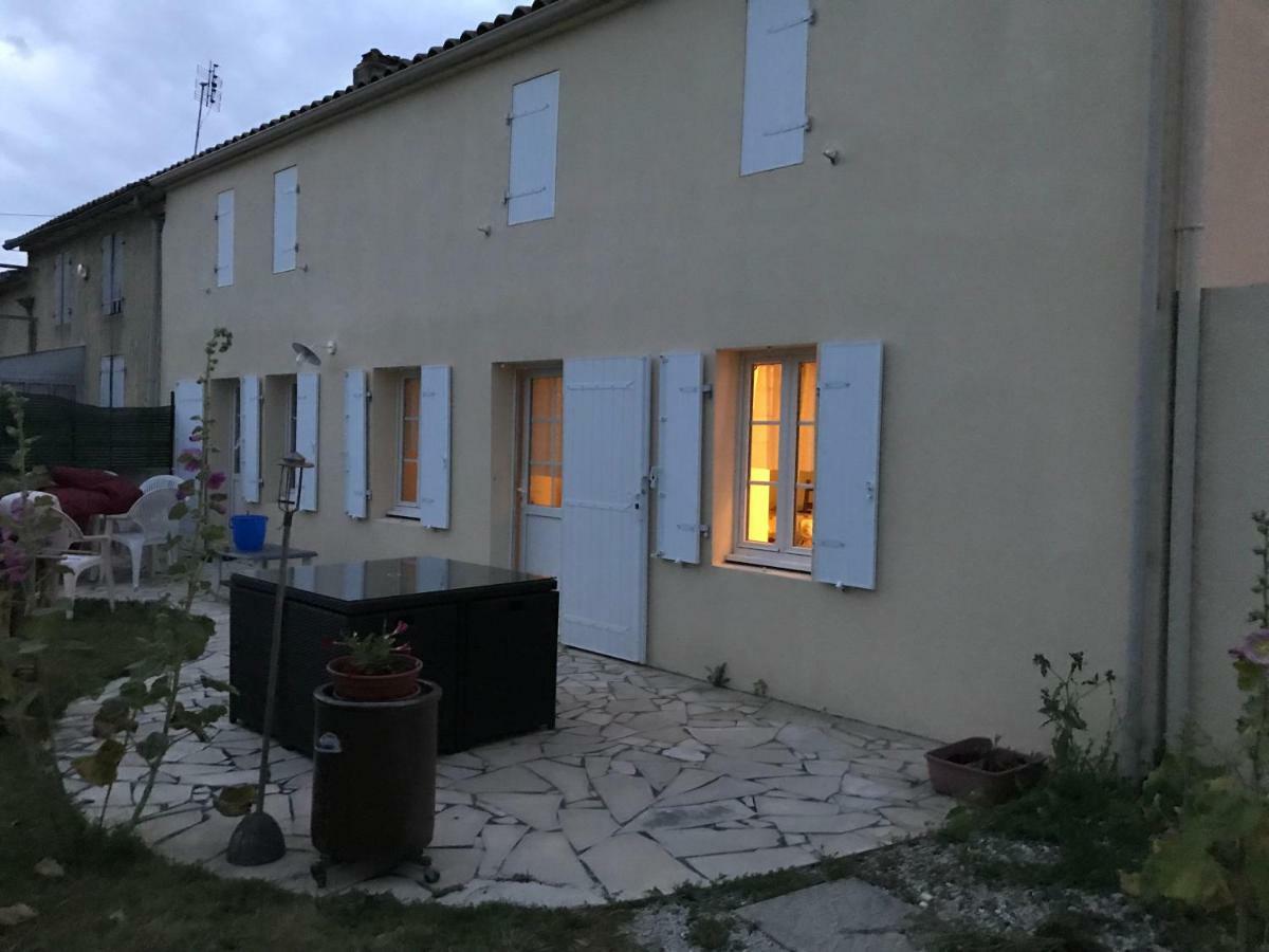 Les Tremieres Villa Le Thou Bagian luar foto